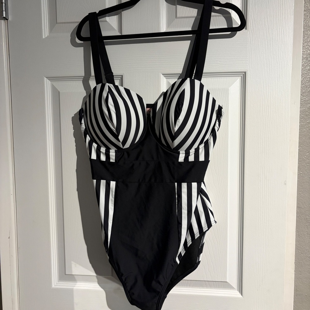 Unique Vintage Swim Black White Striped Underwire One Piece Swimsuit 1X Retro